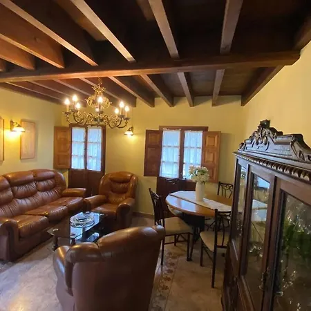 Casa Triana, Lugar Idoneo 4 O 6 Huespedes. * Infiesto