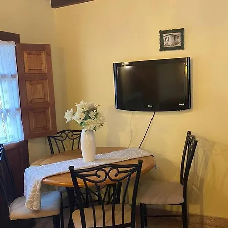 Casa Triana, Lugar Idoneo 4 O 6 Huespedes. Infiesto